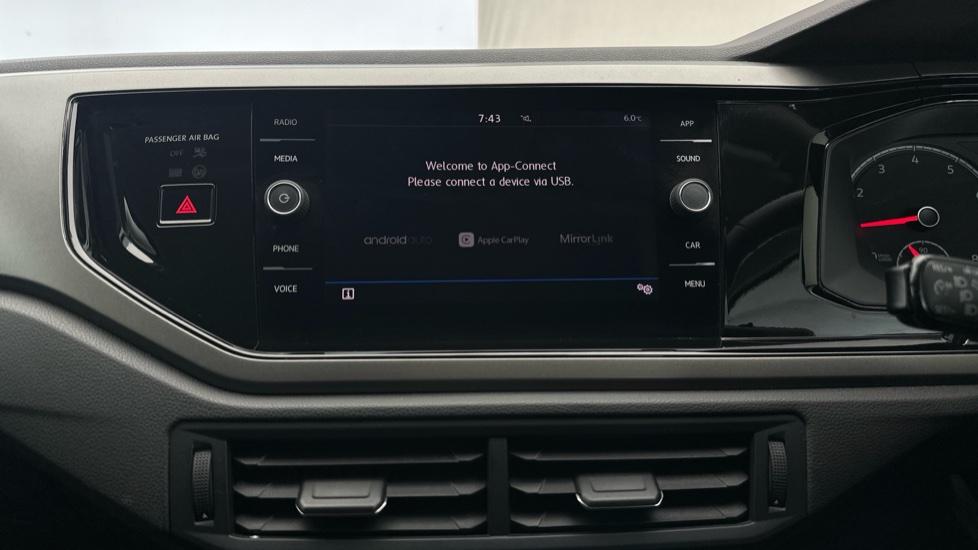 Apple Car Play & Android Auto