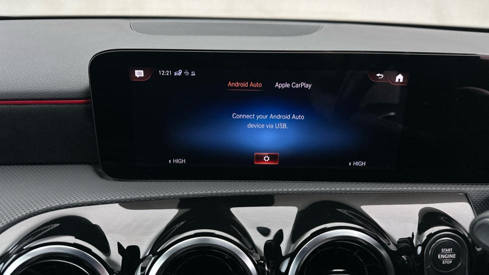 Apple Car Play & Android Auto