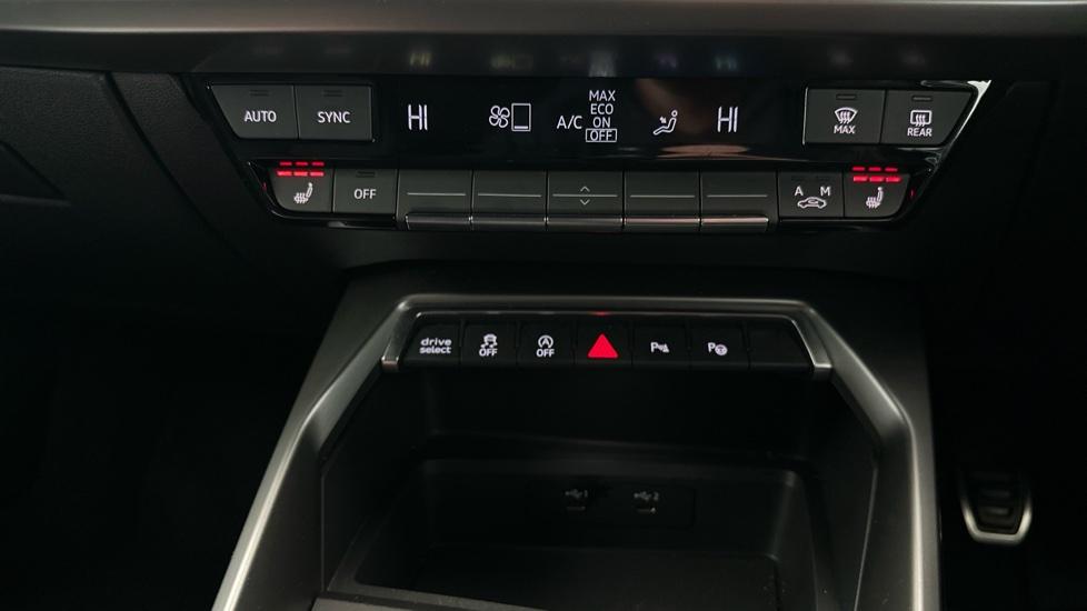 Dual Climate Control / Air Conditioning / Auto Stop/Start / Heated Seats 