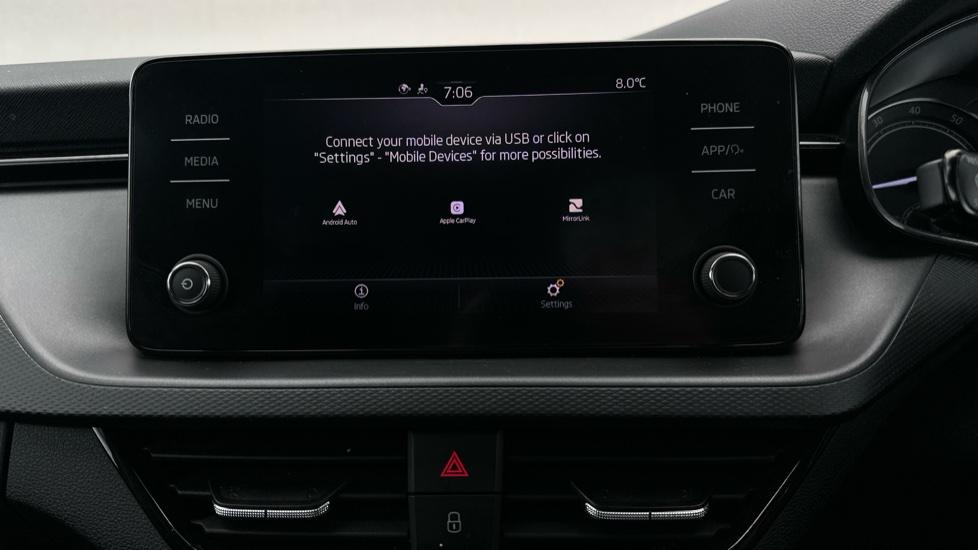 Apple Car Play & Android Auto