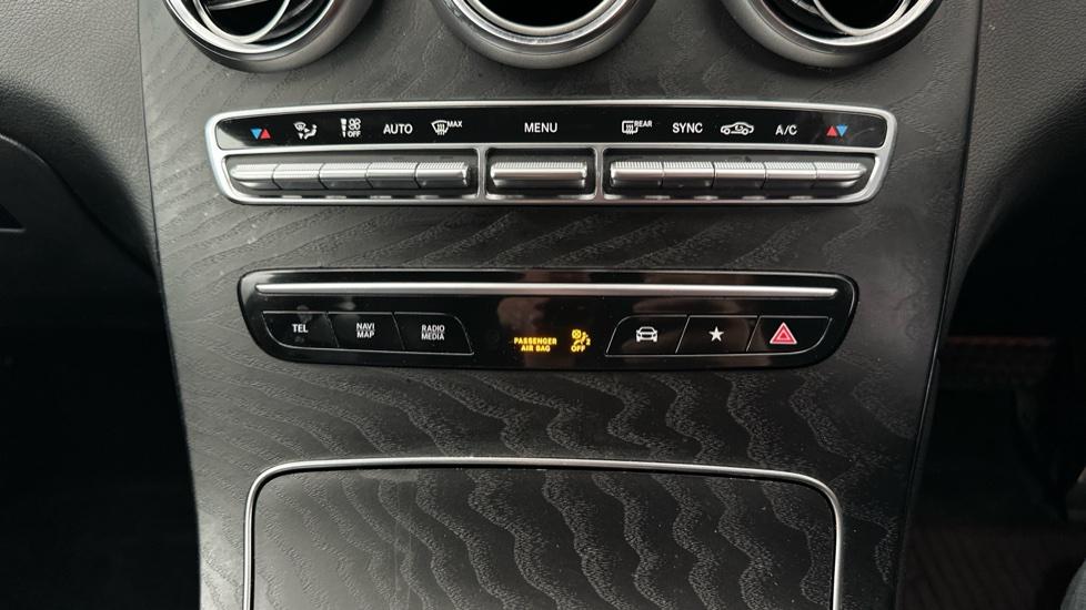 Dual Climate Control / Air Conditioning 