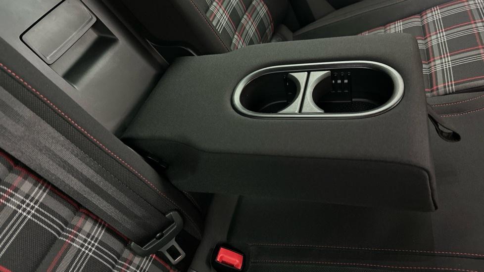 Rear Armrest/ Cup Holder