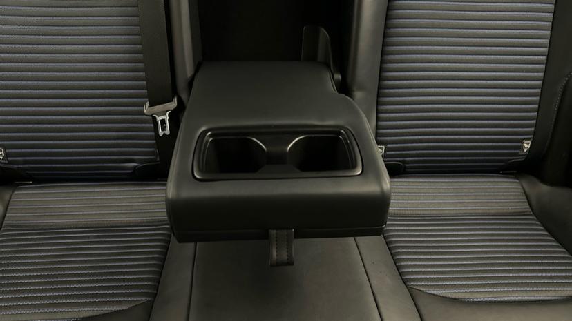 Rear Armrest/ Cup Holder