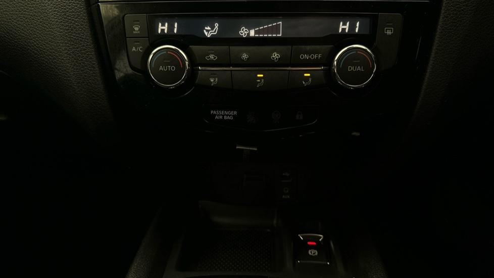 Air Conditioning /Dual Climate Control /Electric Park Brake 