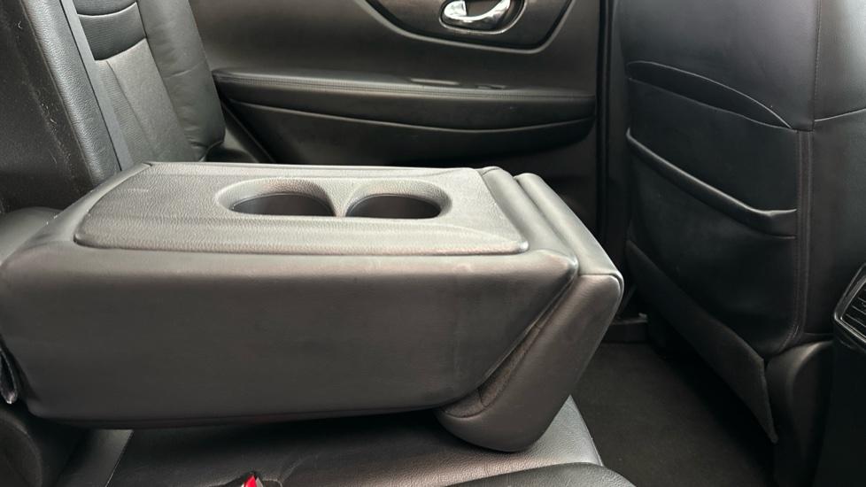 Rear Armrest/ Cup Holder