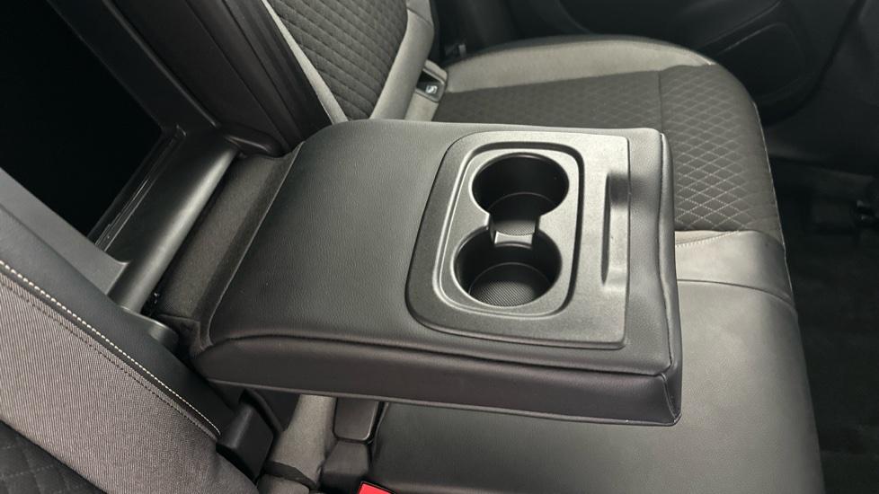 Rear Armrest/ Cup Holder