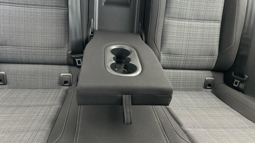 Rear Armrest/ Cup Holder