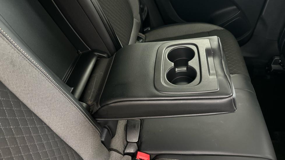 Rear Armrest/ Cup Holder