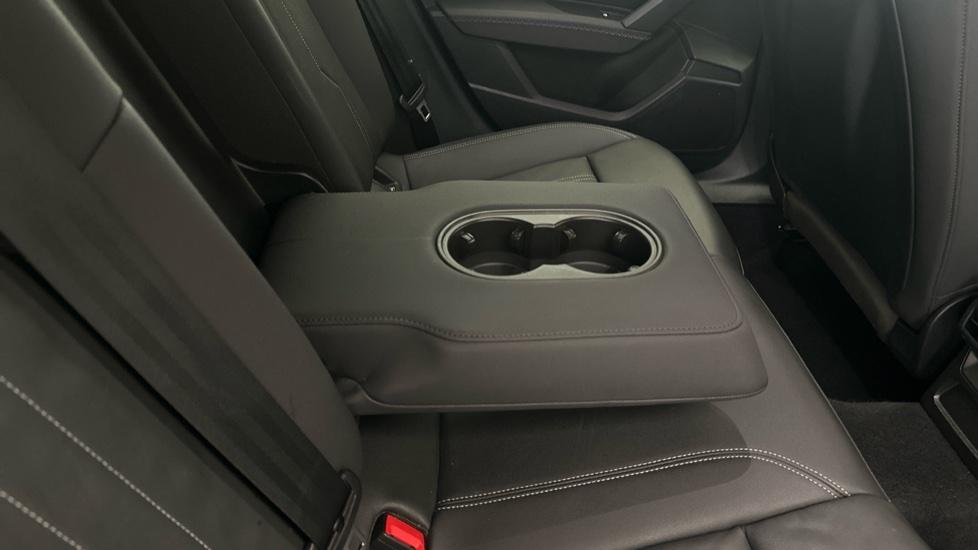 Rear Armrest/ Cup Holder