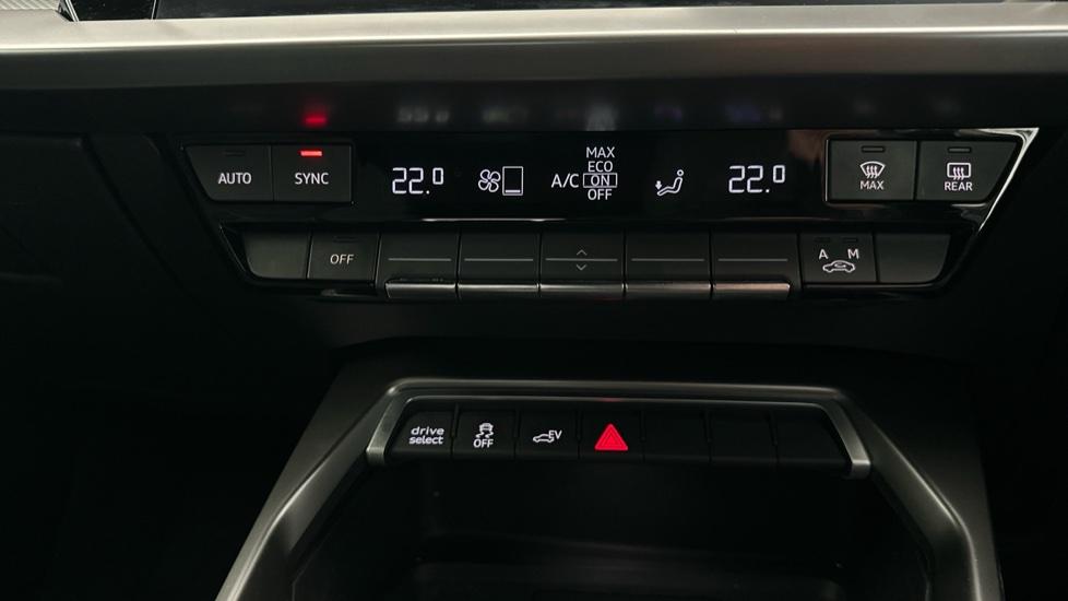 Dual Climate Control  / Air Conditioning 