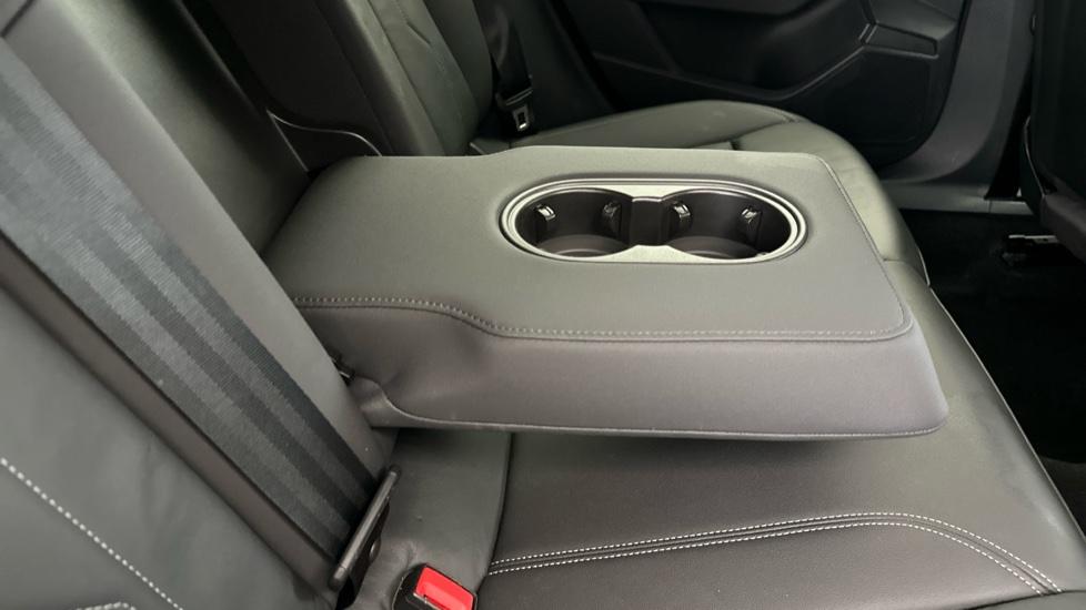 Rear Armrest/ Cup Holder