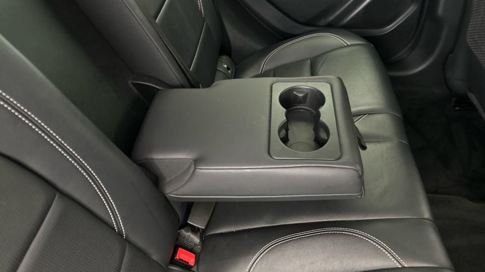 Rear Armrest/ Cup Holder