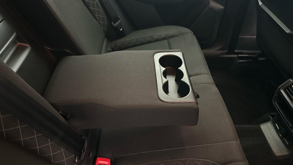 Rear Armrest/ Cup Holder