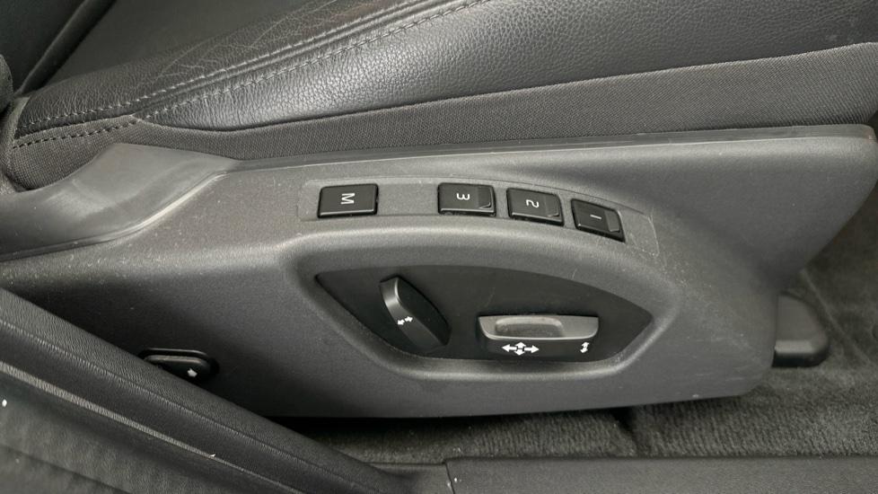 Electric Seats/Memory Seats 