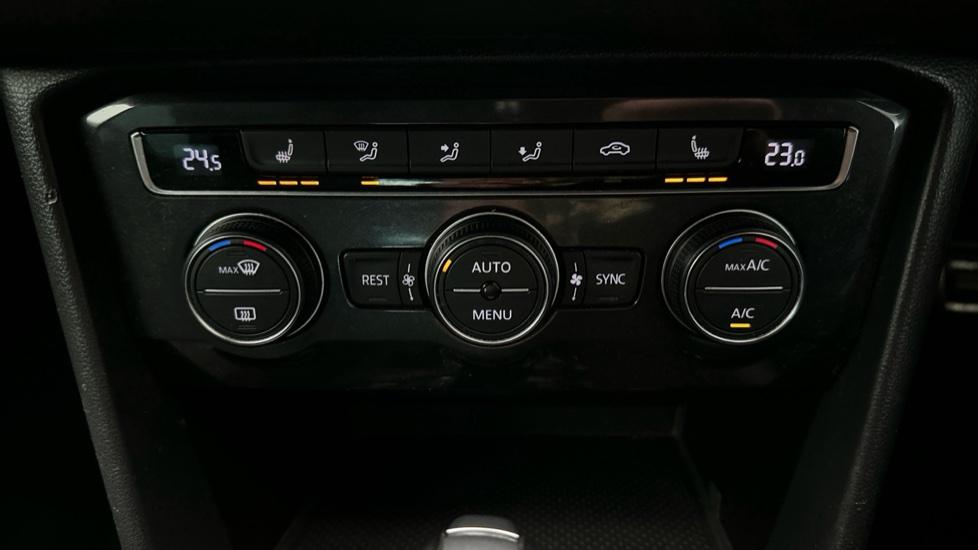 Air Conditioning /Dual Climate Control /Heated Seats 