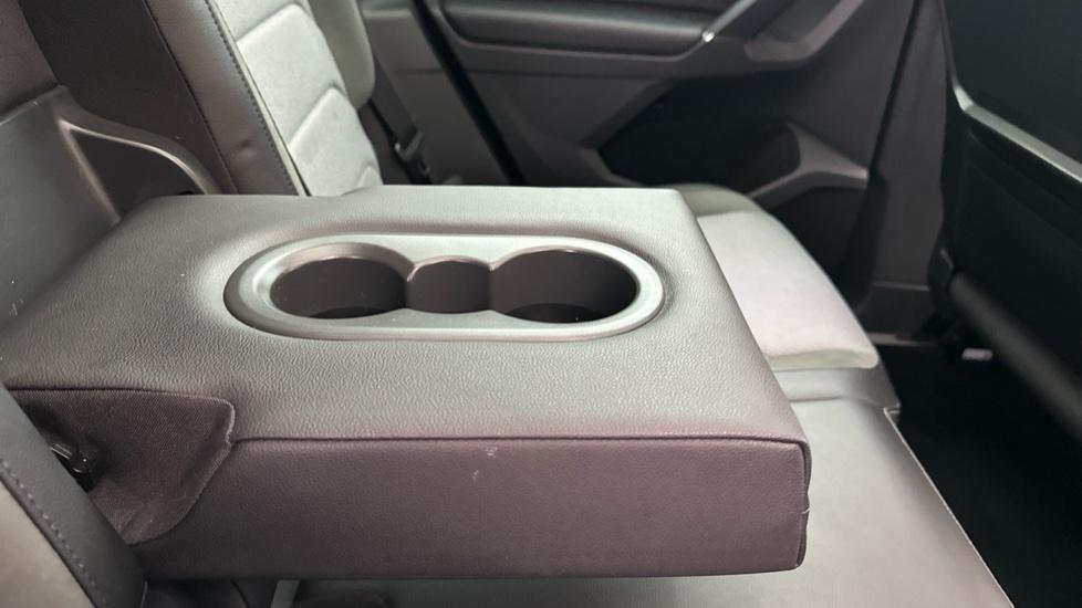 Rear Armrest/ Cup Holder