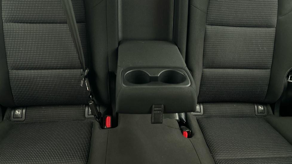 Rear Armrest/ Cup Holder