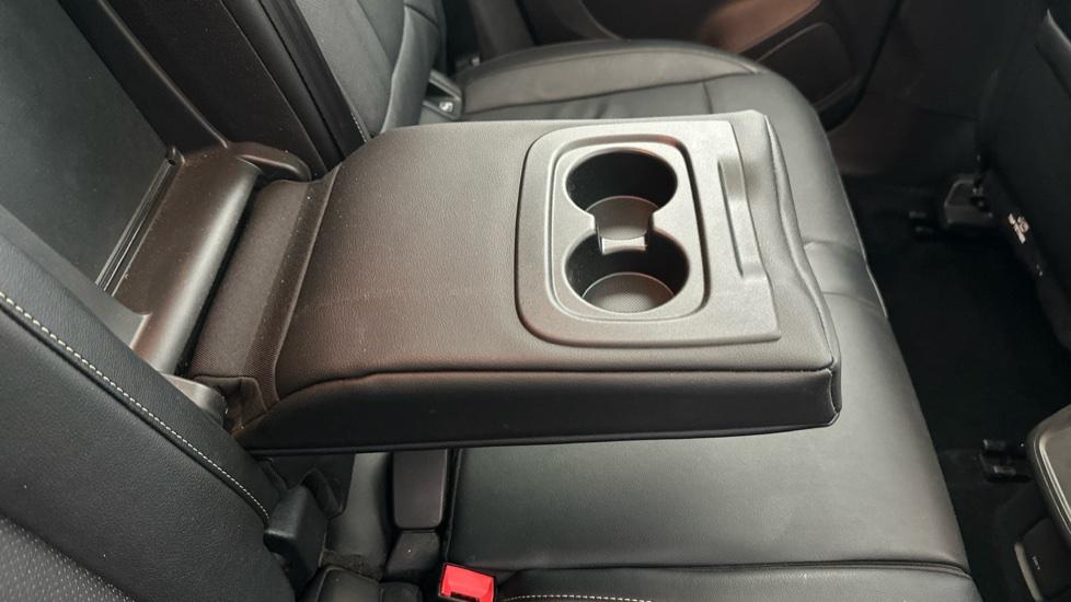 Rear Armrest/ Cup Holder