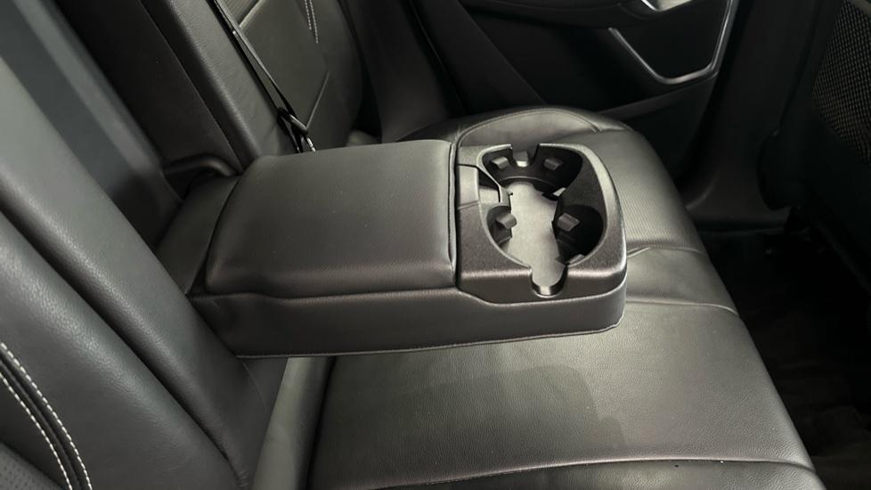 Rear Armrest/ Cup Holder