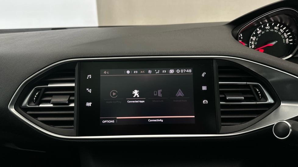 Apple Car Play & Android Auto