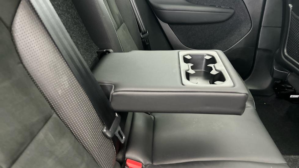 Rear Armrest/ Cup Holder