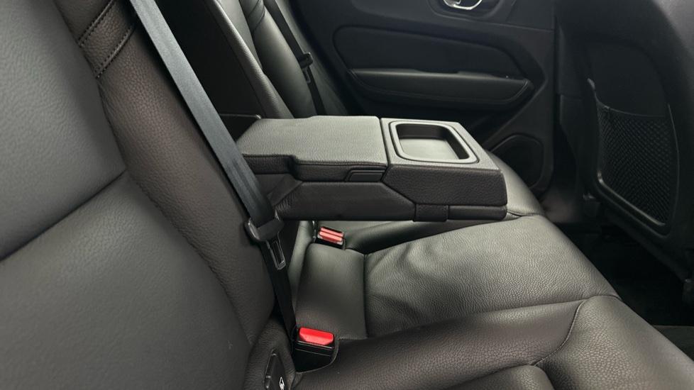 Rear Armrest/ Cup Holder