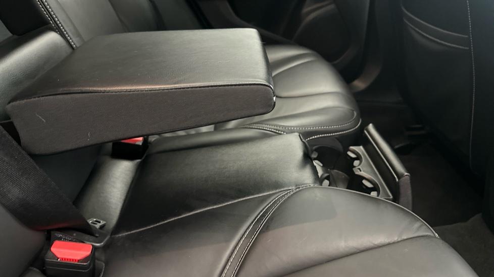 Rear Armrest/ Cup Holder