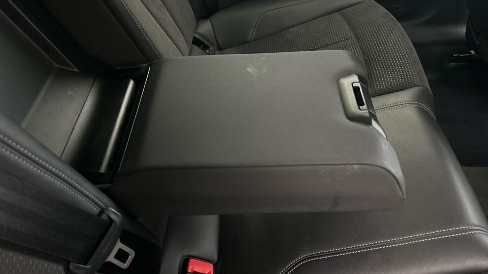 Rear Armrest/ Cup Holder