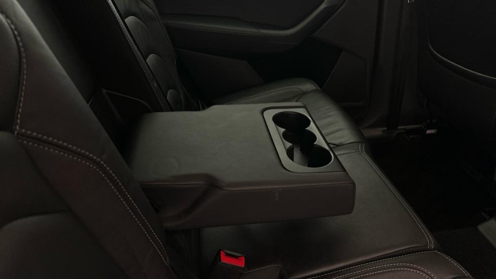 Rear Armrest/ Cup Holder