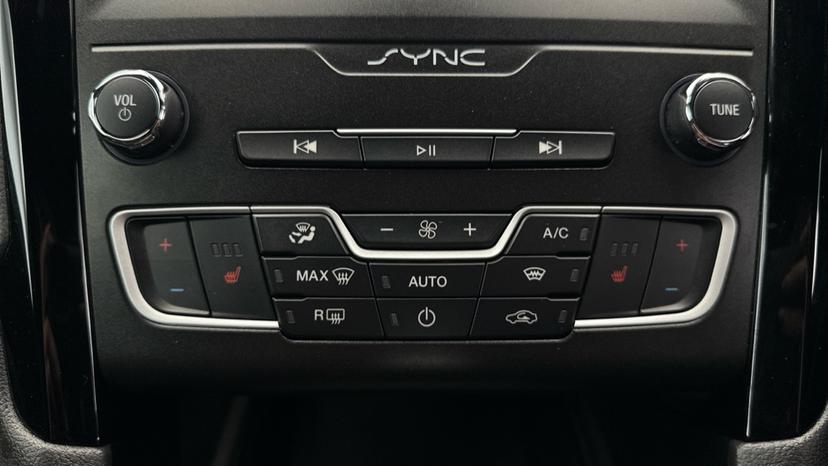 Air Conditioning /Dual Climate Control /Heated Seats 