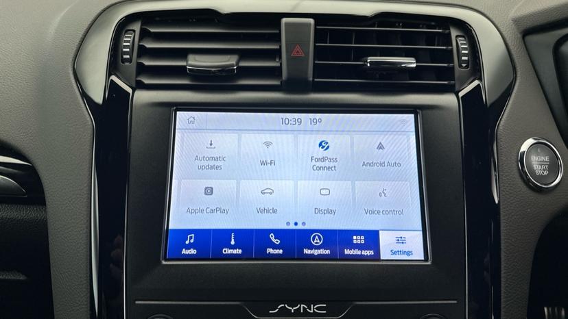 Apple Car Play & Android Auto