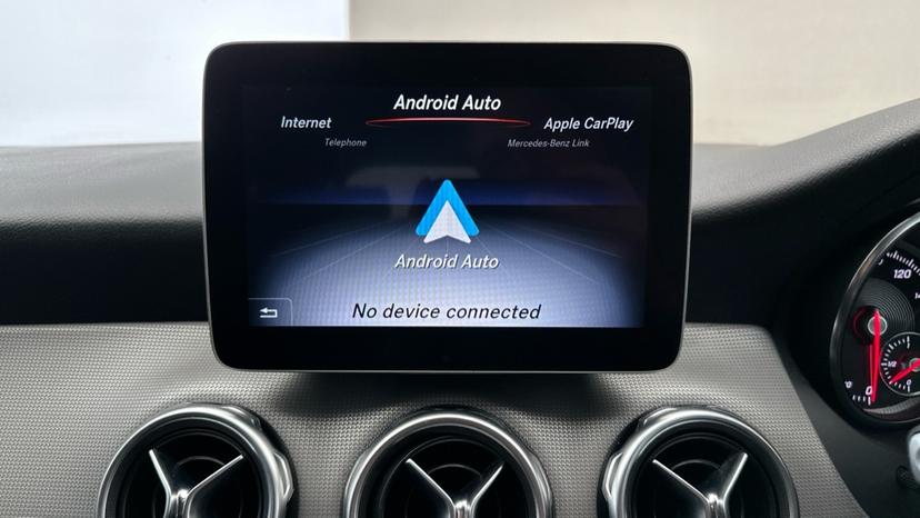 Apple Car Play & Android Auto