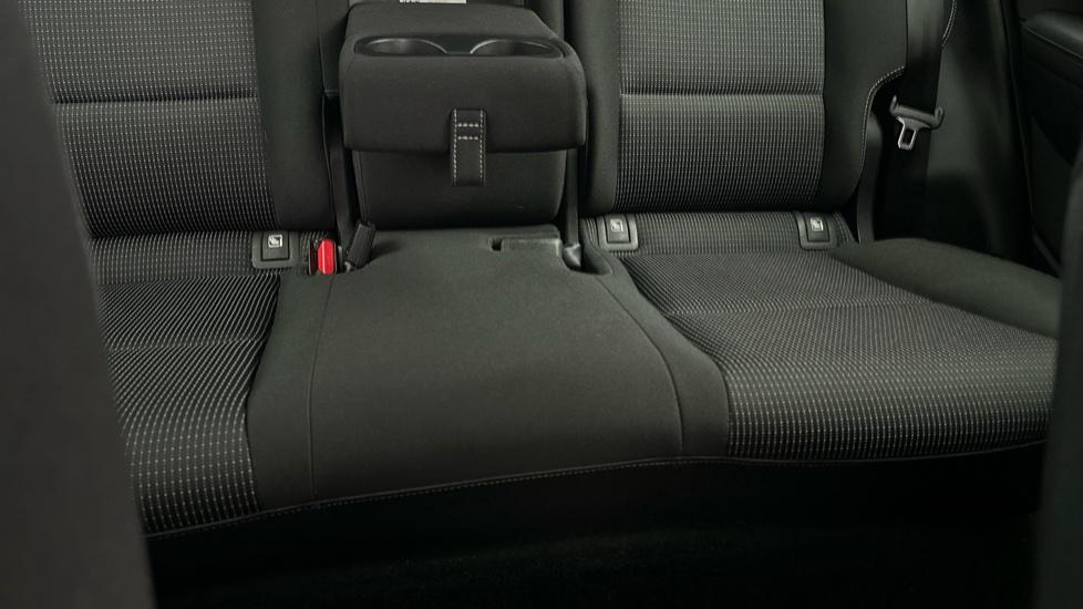 Rear Armrest/ Cup Holder