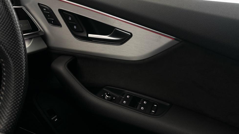 Electric Windows / Wing Mirrors / Memory Seats/ Ambient Lighting 