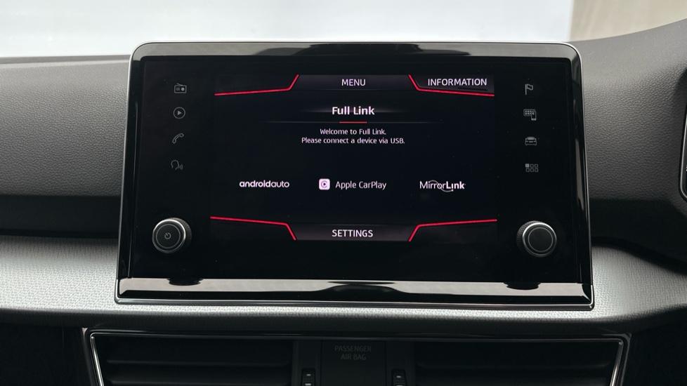 Apple Car Play & Android Auto