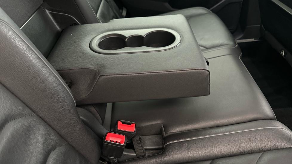 Rear Armrest/ Cup Holder