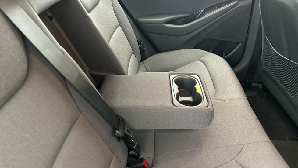 Rear Armrest/ Cup Holder