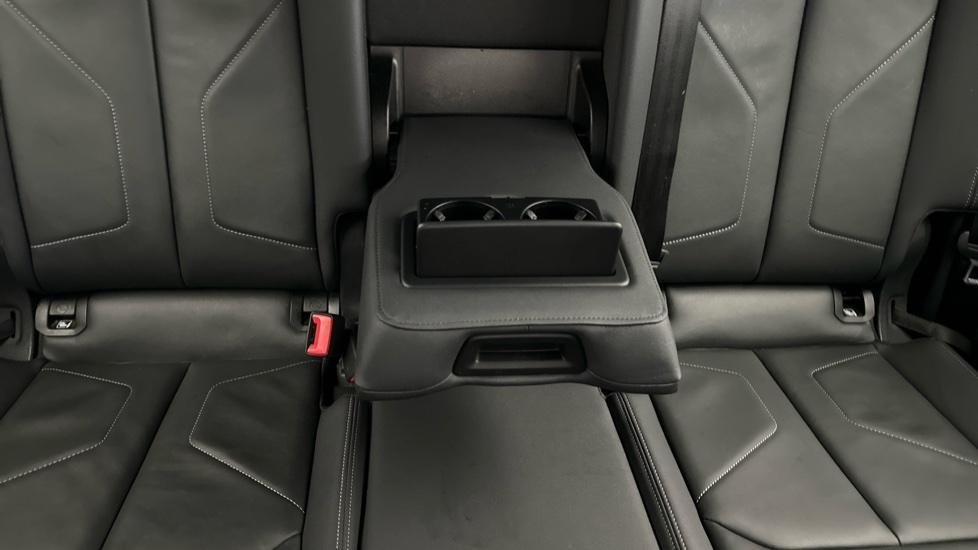 Rear Armrest/ Cup Holder