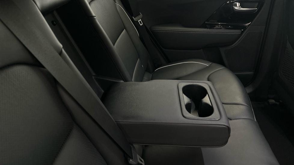 Rear Armrest/ Cup Holder