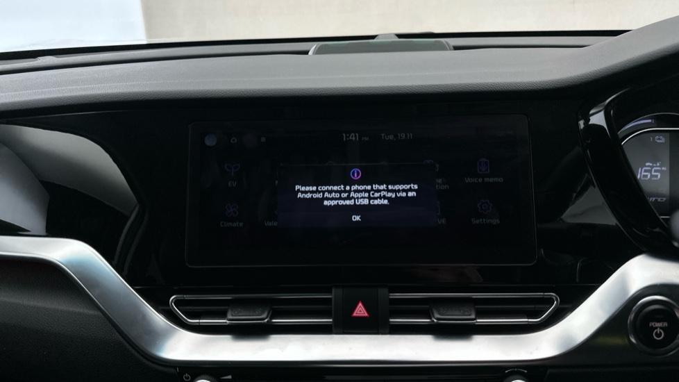 Apple Car Play & Android Auto