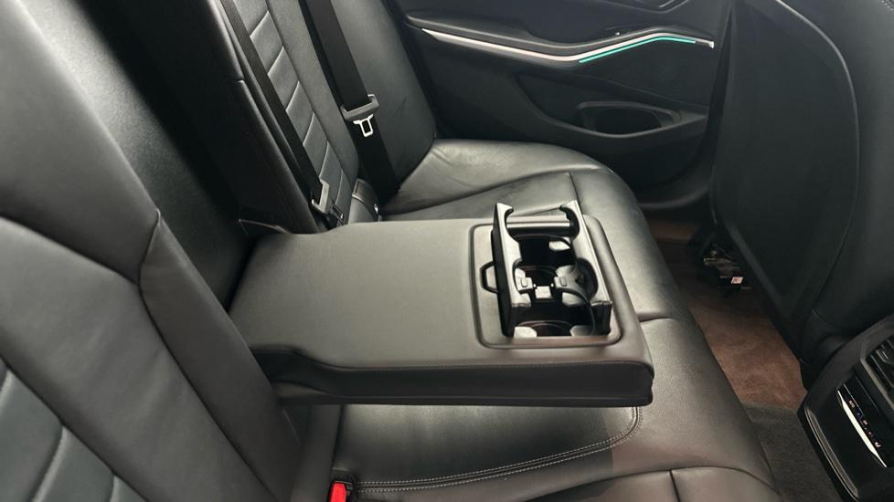 Rear Armrest/ Cup Holder