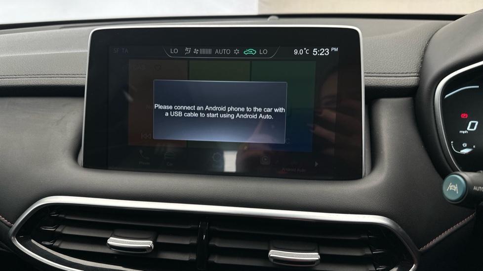 Apple Car Play & Android Auto