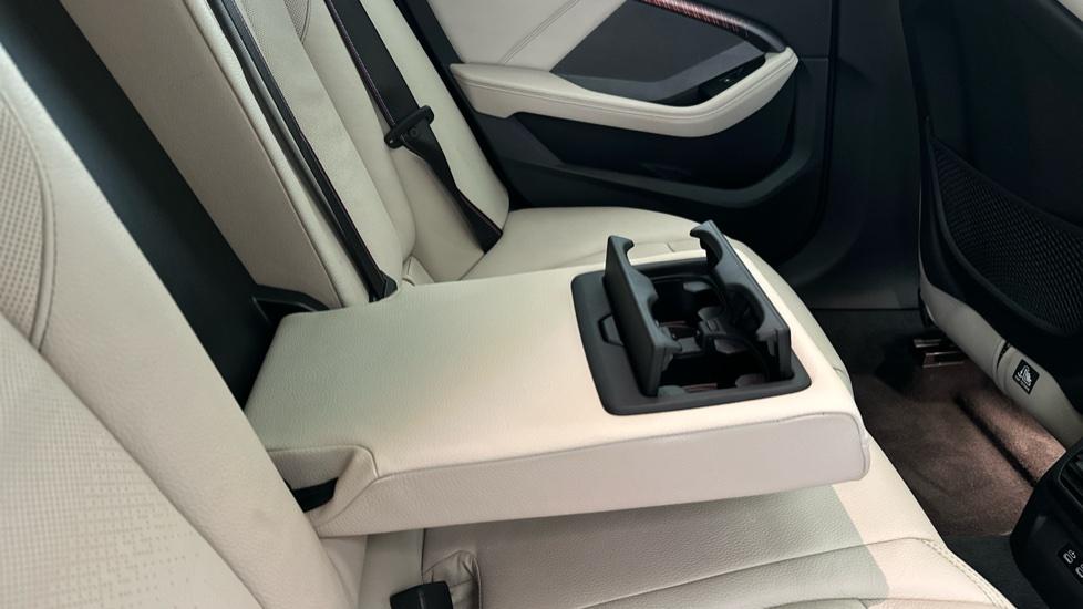 Rear Armrest/ Cup Holder