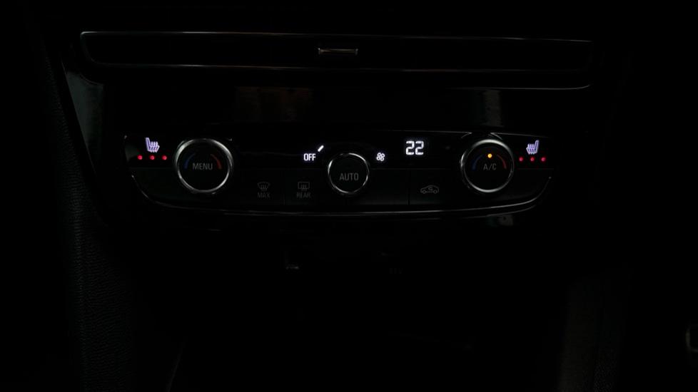 Air Conditioning /Dual Climate Control /Heated Seats 