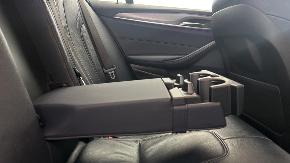 Rear Armrest/ Cup Holder