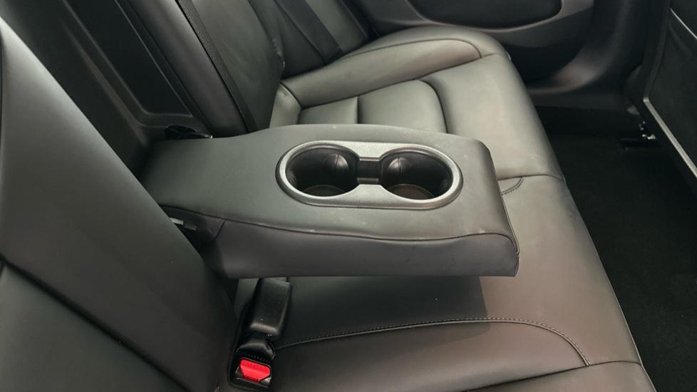 Rear Armrest/ Cup Holder