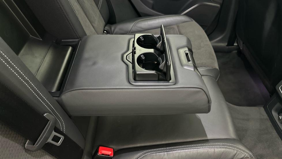 Rear Armrest/ Cup Holder