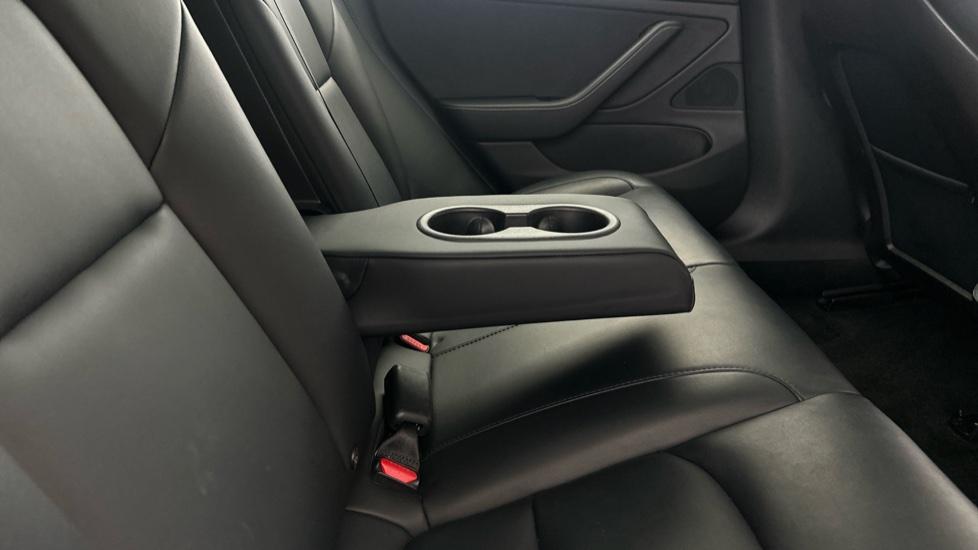 Rear Armrest/ Cup Holder