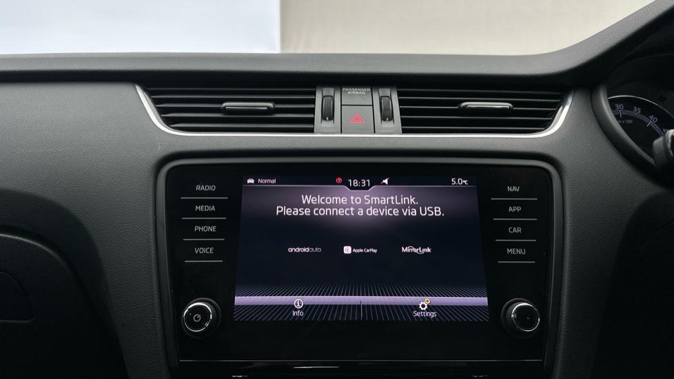 Apple Car Play & Android Auto