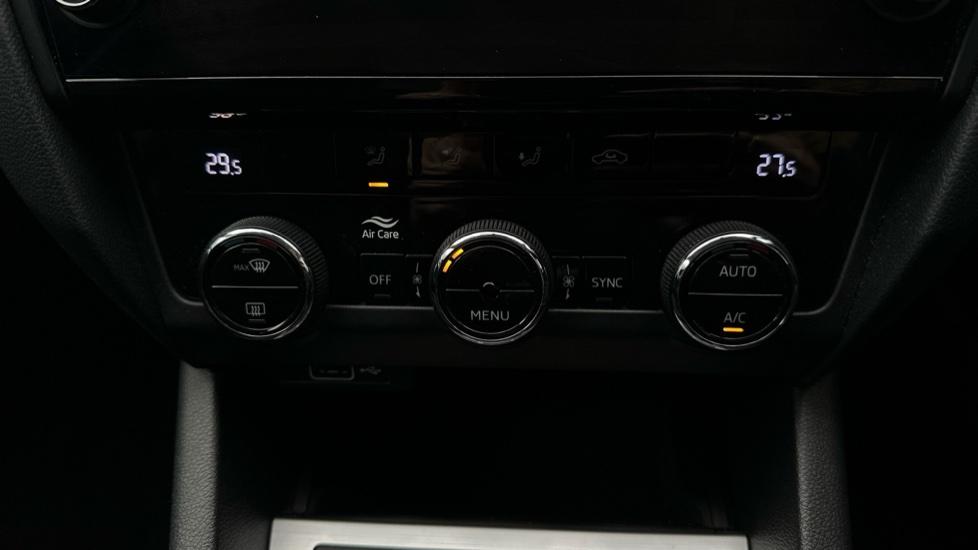 Air Conditioning /Dual Climate Control 